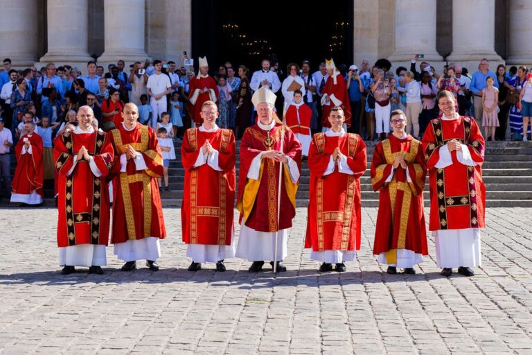 4 anciens élèves de Saint Jean Hulst ordonnés prêtres le 28 juin 2026
