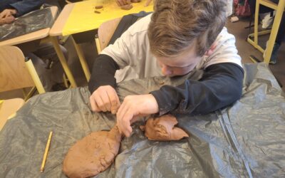 Atelier terre pour une classe de CM2