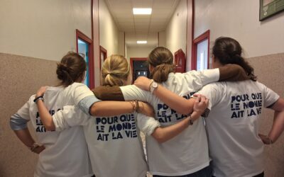 En t-shirt pour vivre ensemble la venue du Pape !